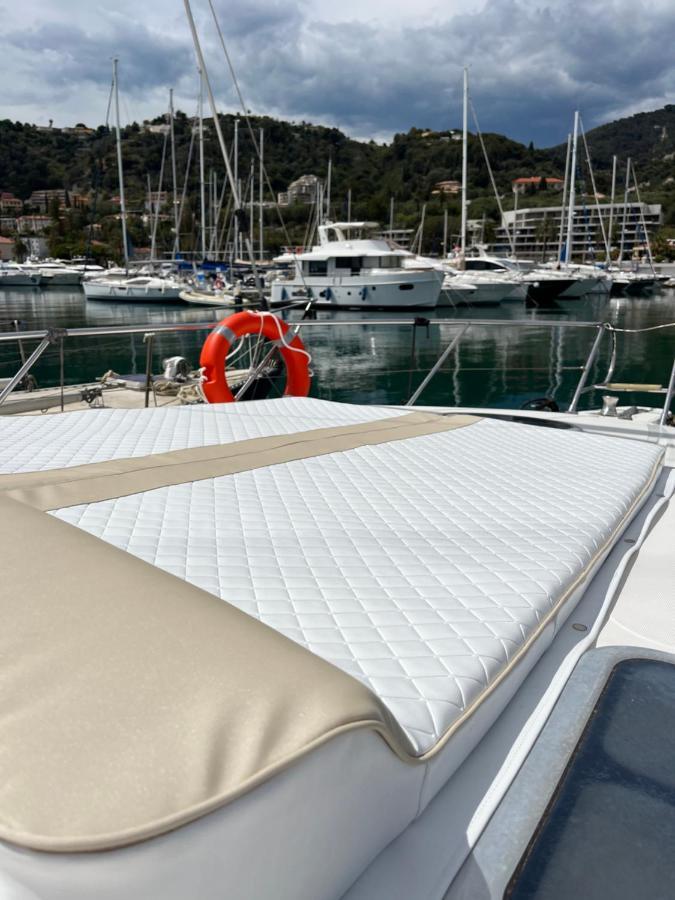 Mareluna Menton Bagian luar foto